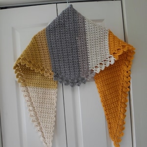 Crochet Triangle Shawl - Crochet Wrap - Border made with Shells