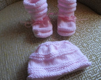 Baby Set Hat and Booties - Hand knitted Baby Set - Size 3 to 6 Month