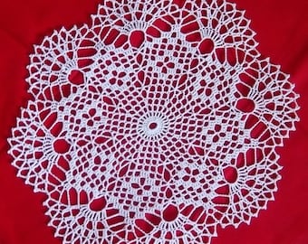 Doily - Tapete de ganchillo hecho de hilo de ganchillo blanco - Agradable para una mesa pequeña