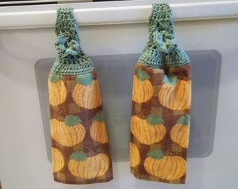 Kitchen Towel - Kitchen Towel with Crochet Towel Topper - Pumpkins - Great Decoration for the Kitchen in the Fall and for Thanksgiving
