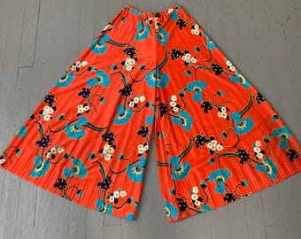 Vintage 1960s 1970s Wild Orange Floral Print Palazzo Pants Suit Set Andrea Gayle M VFG