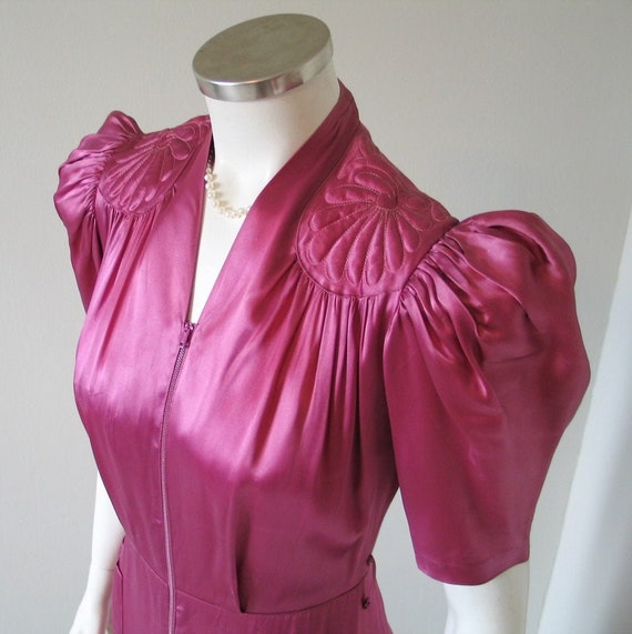 1940s Vintage Raspberry Maroon Pink Satin Lounger