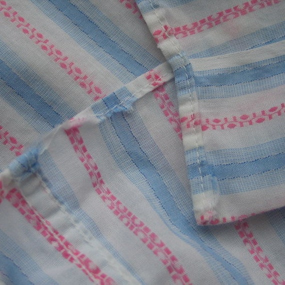Vintage 1960s Fresh Pink and Blue on White Woven … - image 6