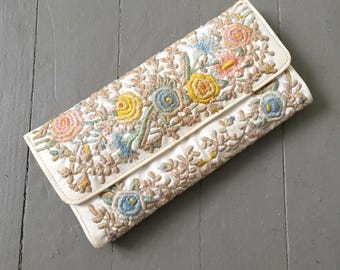 Vintage 1960s Quilted and Embroidered White with Pastel Flowers Summer Clutch Handbag Purse VFG