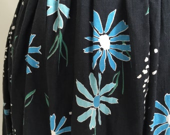Vintage 1970s Black with Blue Asters Flowers Novelty Print Maxi Skirt M L VFG