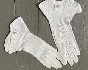 1930s Vintage Creamy White Gauntlet Ruffled Hem Gloves with Faux Pearls VFG