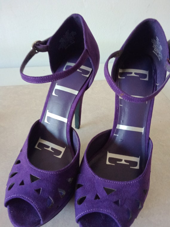 woman's size 8 pumps suede purple - image 2