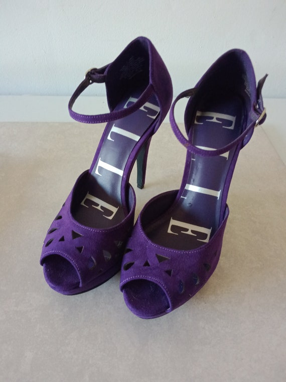 woman's size 8 pumps suede purple - image 1