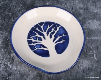 Spoon rest in dark blue and white with branching tree, 4 inches wide