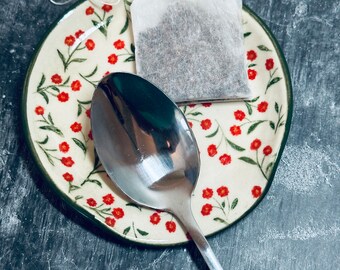 Red Floral Spoon Rest, small. Cottage core. Granny chic. RTS