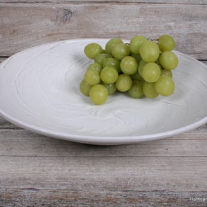 Winter White Serving Bowl. Table Display Bowl. Hand Thrown Ceramic Pottery Dish. Home Decor imagem 1