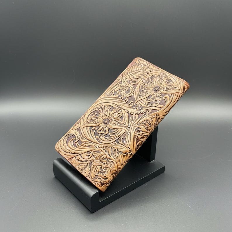 Men’s Leather Wallet, Guitar Wallet, Fender Stratocaster Hand Carved (Long with Brass Chain) image 2