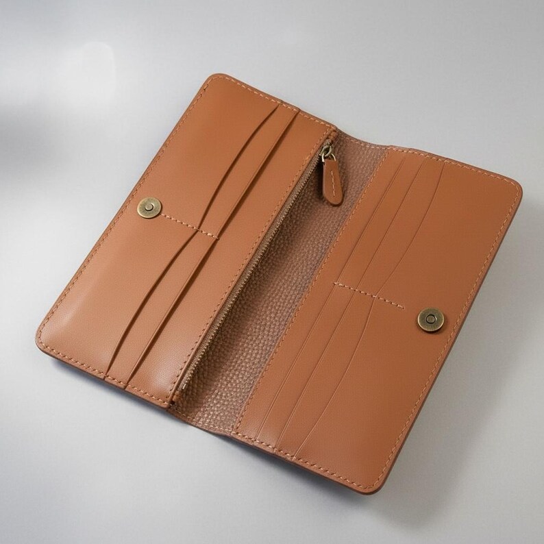 Men’s Leather Wallet, Guitar Wallet, Fender Stratocaster Hand Carved (Long with Brass Chain) image 3