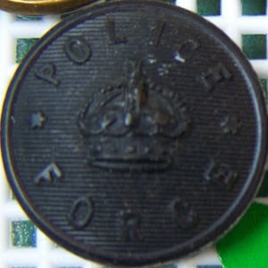 Police Force Button Gutta Percha -  KING&#39;S CROWN