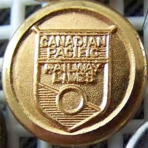 Canadian Pacific Railway BUTTON GOLD cuff/collar/hat uniform button CPR lines railroad
