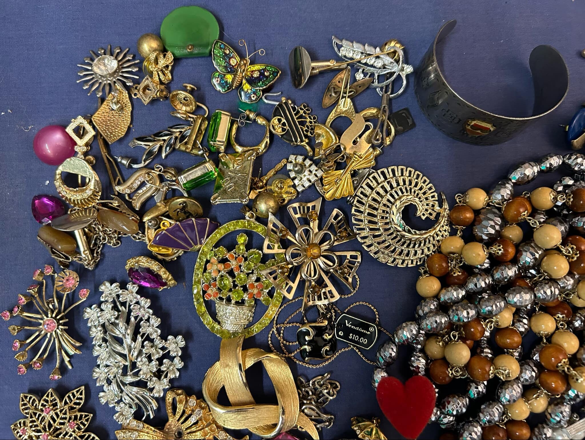 Lot De Bijoux Anciens Et Breloques Vintage - Pendentifs, Charms En Métal Argenté - Occasion à Nettoyer