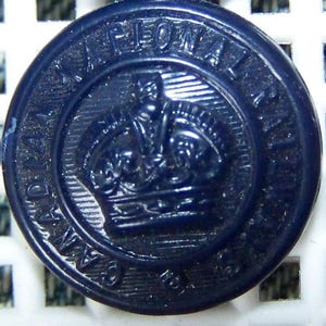 CNR Buttons 10 Canadian National Railways early blue plastic cuff/collar/hat uniform buttons  - KING&#39;S CROWN - ww2?