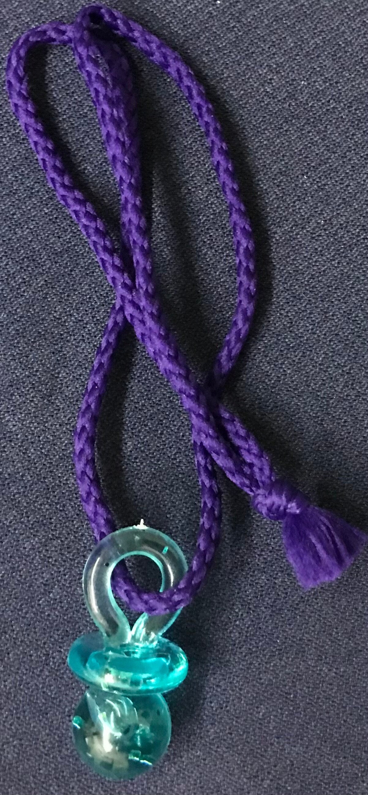 おしゃぶりネックレス 12個入りおしゃぶりネックレス ブルー ソフトパープル コード付き 1990