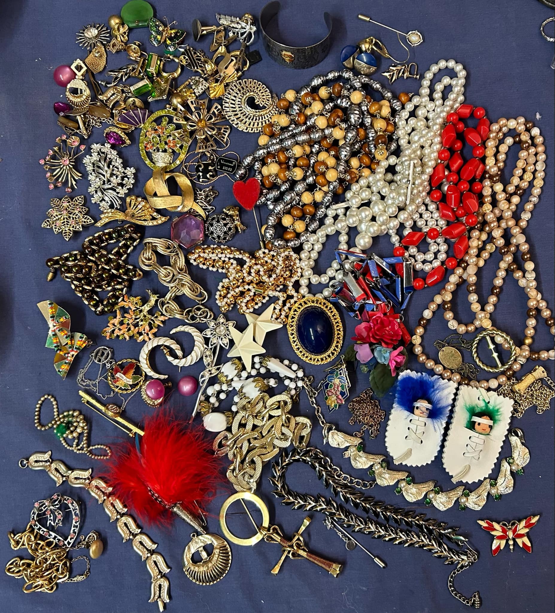 Costume Jewelry Wearable and Junk Costume 2 Lb 9.2 Oz Costume Jewelry Wearable and Junk Costume 2 Lb 9.2 Oz