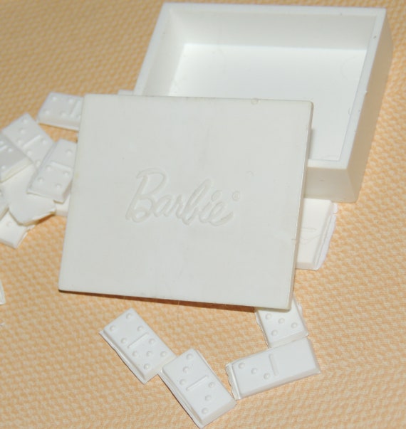 barbie dominos