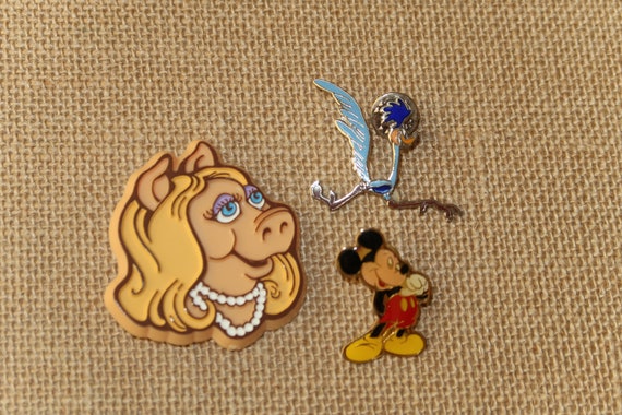 Vtg Miss Piggy, Mickey Mouse and Road Runner Pins - image 3