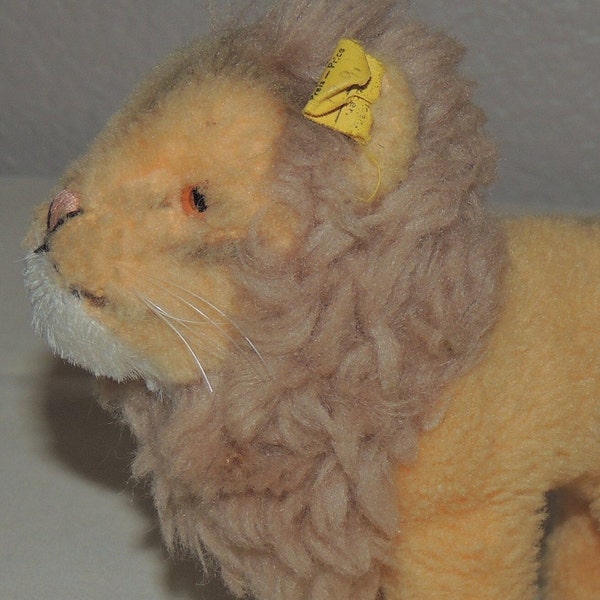 Vtg Steiff Lion with Button and Tag 3515/14