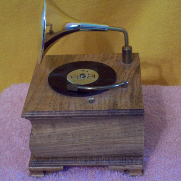 1986 Record Player Music Box