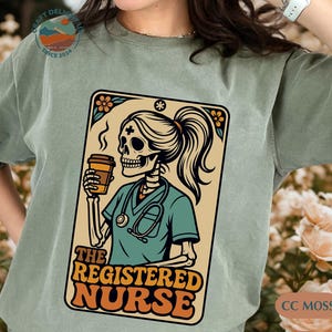 Camiseta retrô de enfermeira registrada com esqueleto, café, camiseta RN, carta de tarô, presente de enfermeira, presente engraçado de agradecimento à formatura