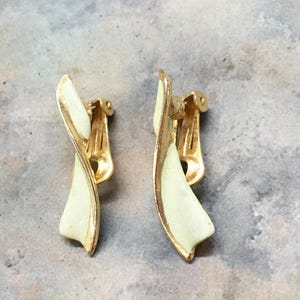 Vintage 1980s Enamel Clip On Earrings: Gold Tone Glam