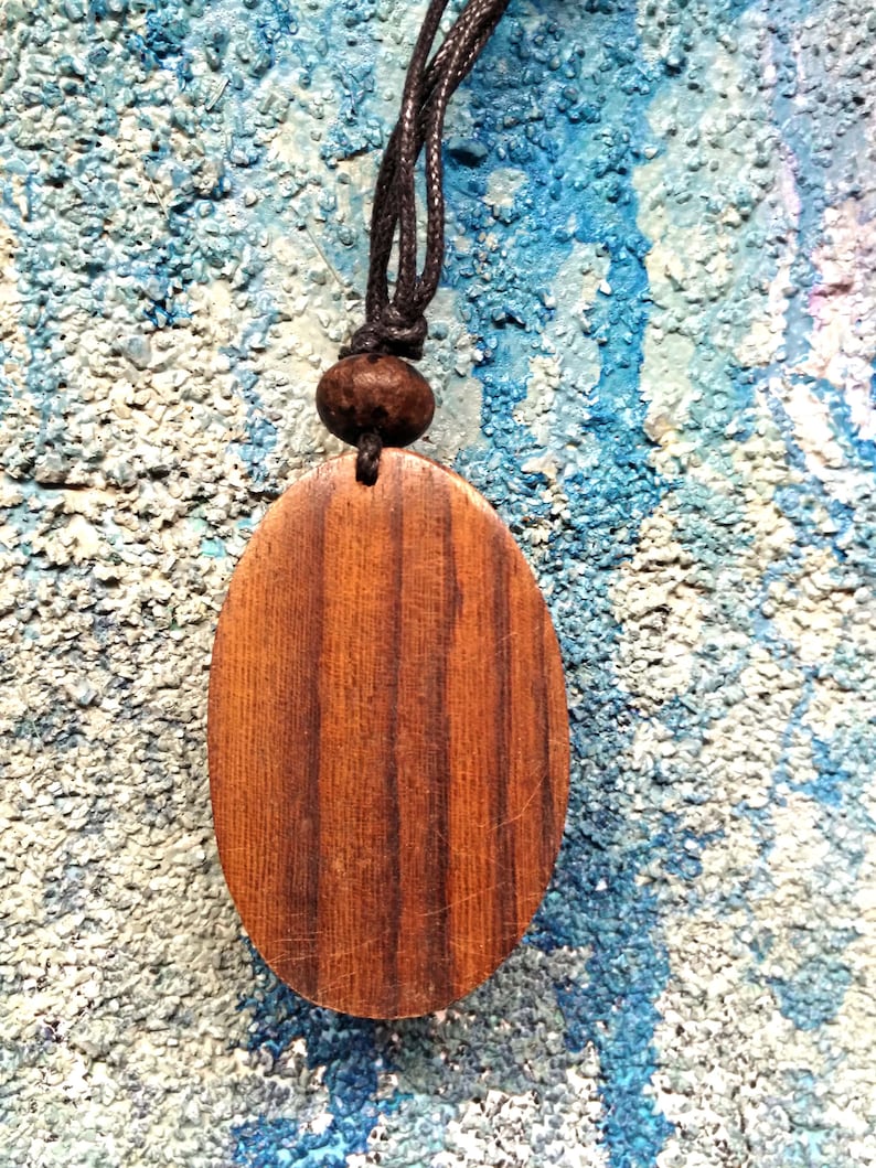 rainforest- free wood 100/% natural sea shell 1970s mop Beach surf Individually handcrafted sharks tooth necklace Vintage jewlery