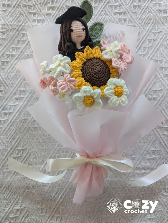Custom Crochet Graduation Bouquet –Handmade Sunflower, Daisy Gift, Personalized Graduate Amigurumi, Unique Congrats Flower Bouquet