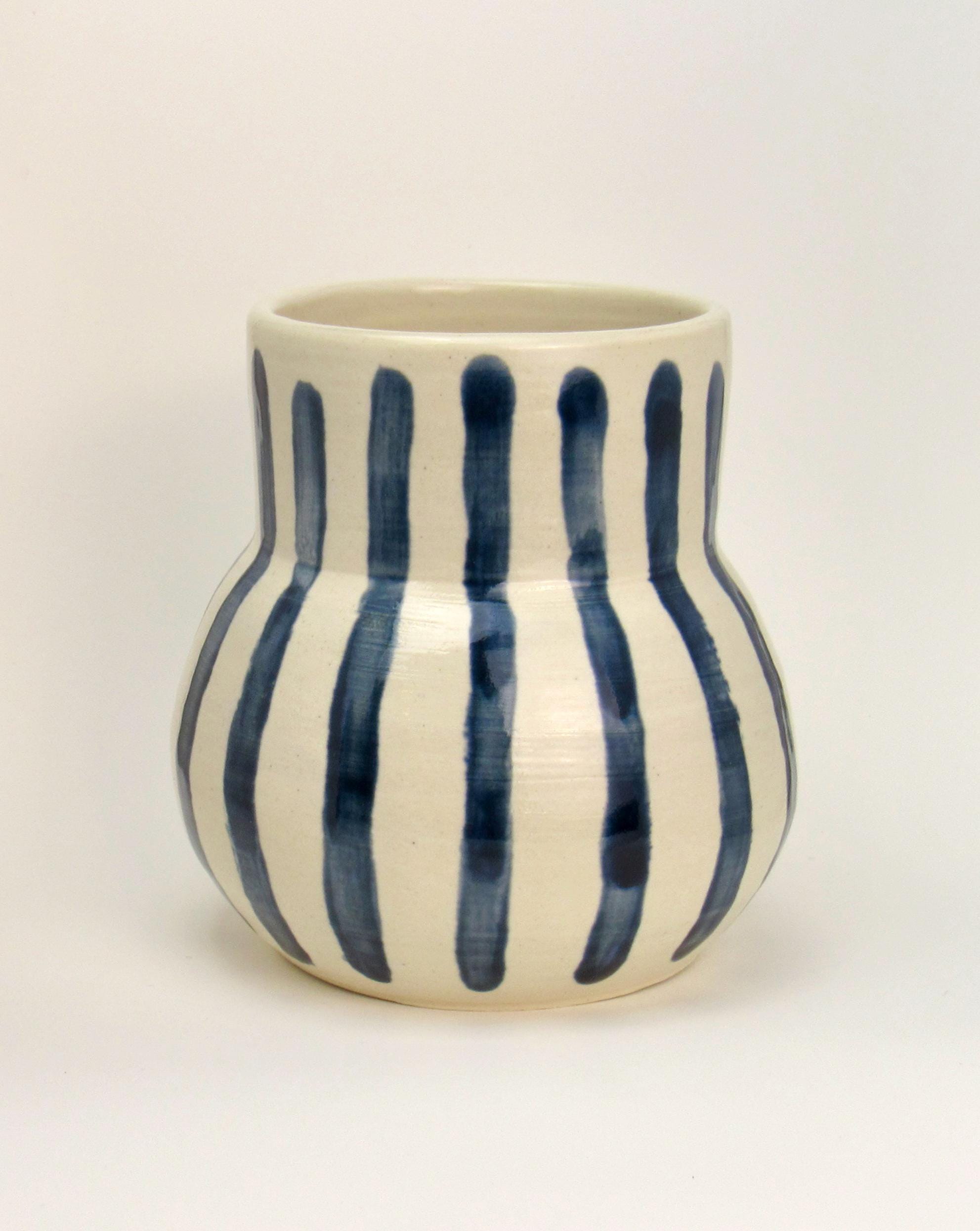 青と白のストライプ花瓶 青と白のストライプ花瓶 - メルカリ