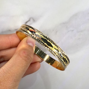 18K DC Yellow Gold Bangle