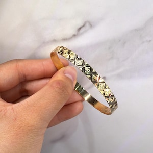 18K DC Yellow Gold Bangle