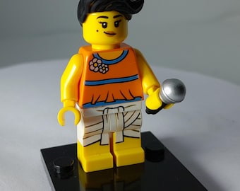Personaggio di Amy Winehouse, realizzato su misura con veri Lego.