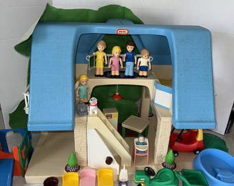 Vtg 1989 Little Tikes Blue Roof 2 Story Doll House Accessories Family Pets Grass