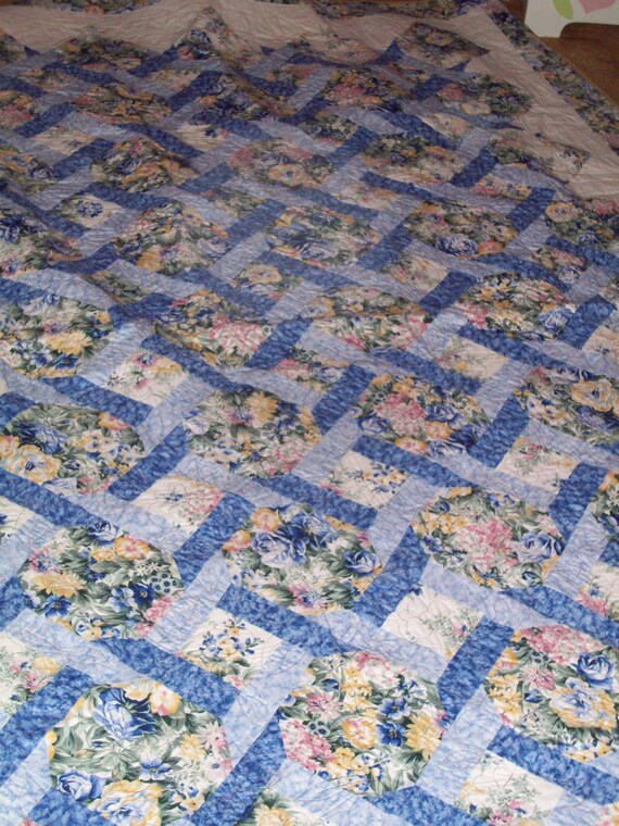 Items similar to Garden Twist Quilt on Etsy