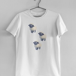 Happy Cartoon Sheep T-Shirt –  Fun, cute and simple design, perfect present and gift for country, farm, sheep, animal or pet lovers!