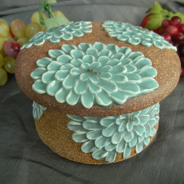 Ceramic French Butter Dish with Zinnia Flowers in Sky Blue and Speckled Brown