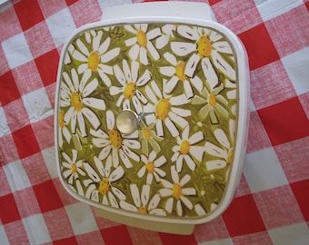 Daisy Design Retro Thermo -Serv Double Walled Covered Serving Dish Avacado Green Base Daisy Designed Cover