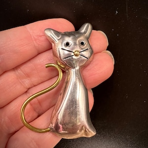 Vintage sterling silver puffy cat brooch Mexico