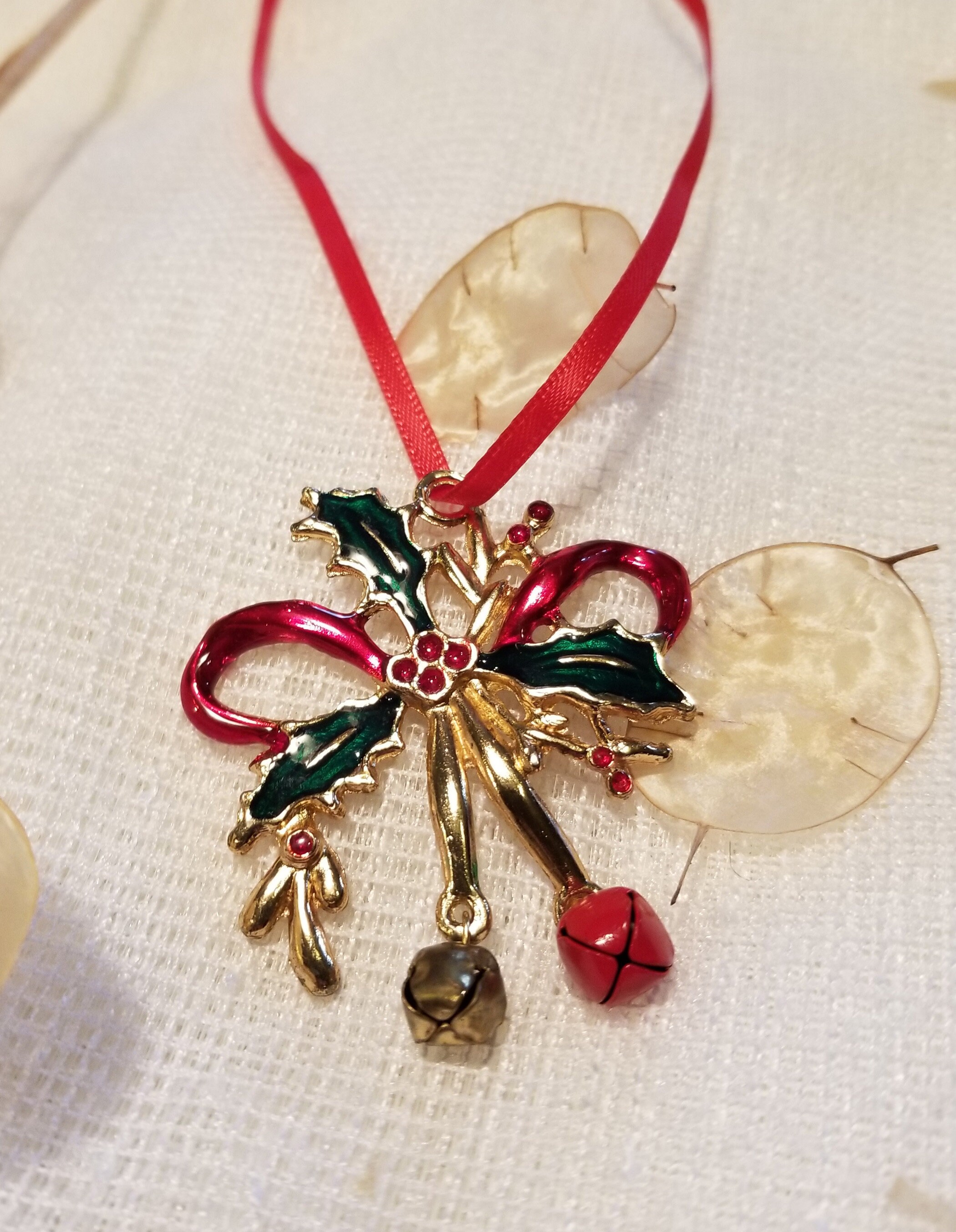 Christmas Vintage Ribbon Necklace with Pendant of Bow Holly - Etsy.de