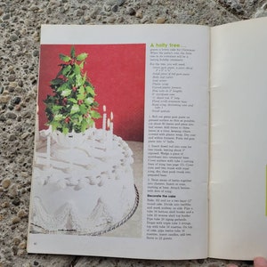 Vintage Book Wilton Makes It Easy To Create Beautiful Gum Paste Flowers A Wilton How-To Book image 8