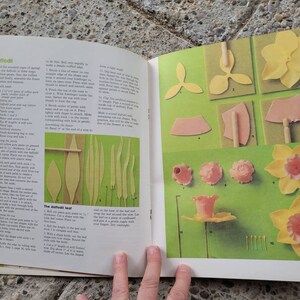 Vintage Book Wilton Makes It Easy To Create Beautiful Gum Paste Flowers A Wilton How-To Book image 5