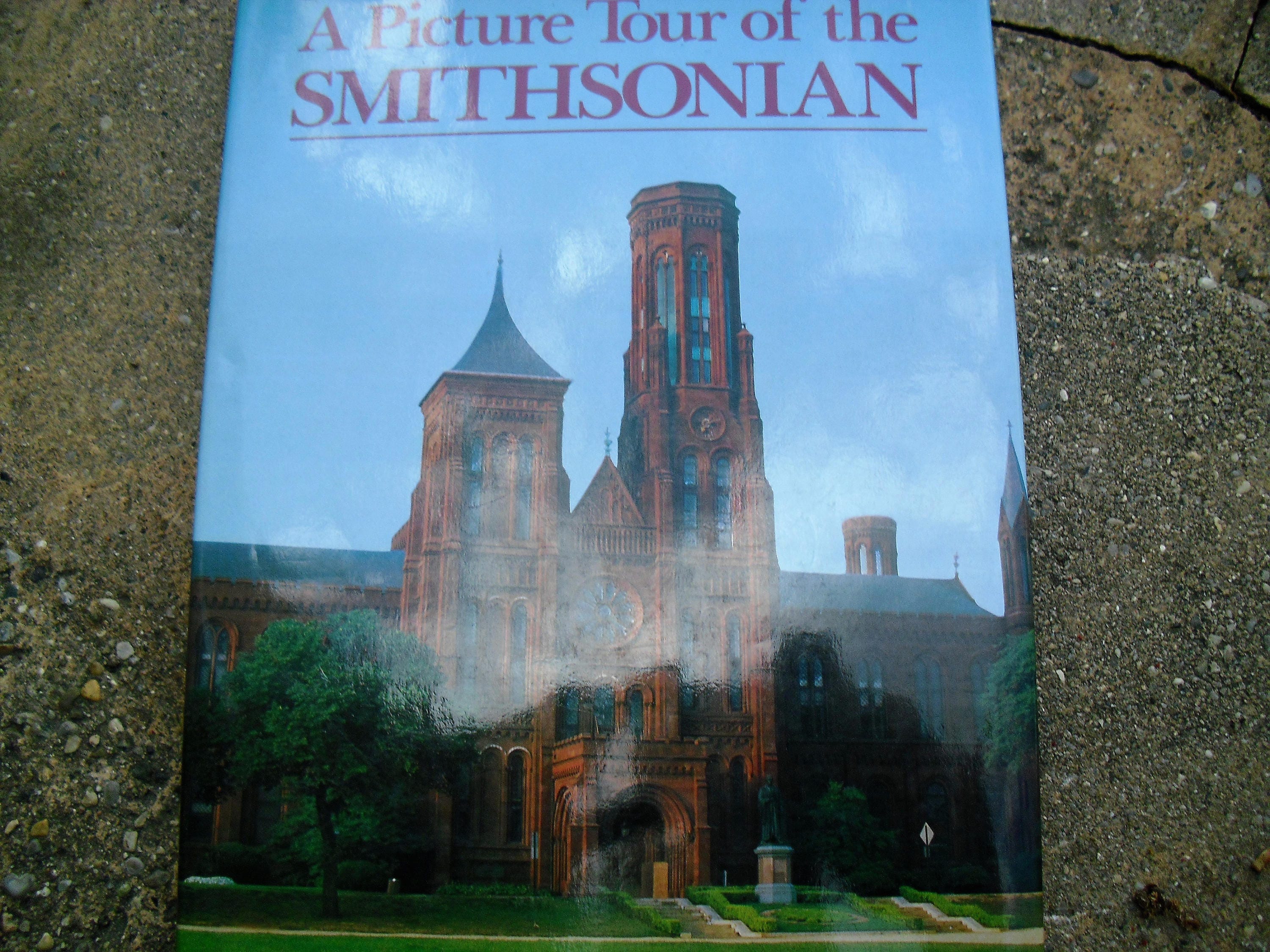 A Picture Tour of the Smithsonian Picture Book of the Smithsonian Institution