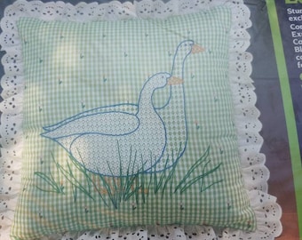 Lacy Country Geese Green Gingham Pillow Kit