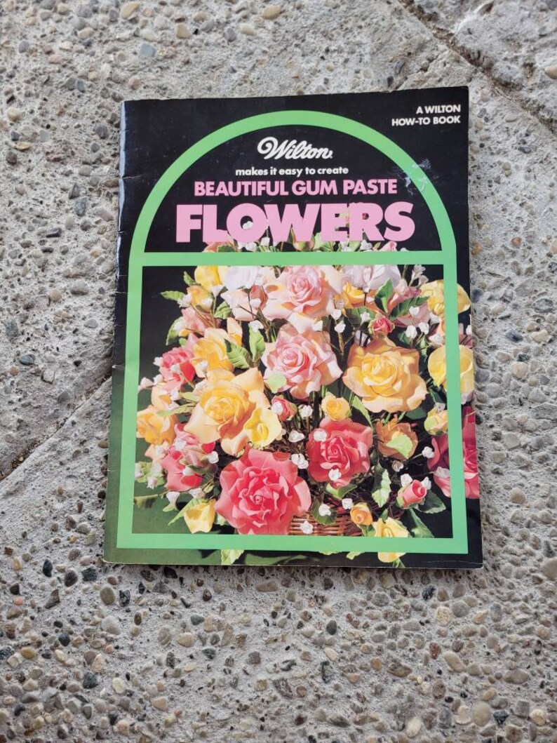 Vintage Book Wilton Makes It Easy To Create Beautiful Gum Paste Flowers A Wilton How-To Book image 1