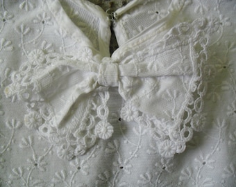 Detachable White Eyelet Fashion Collar