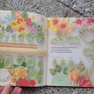 Vintage Book Wilton Makes It Easy To Create Beautiful Gum Paste Flowers A Wilton How-To Book image 3