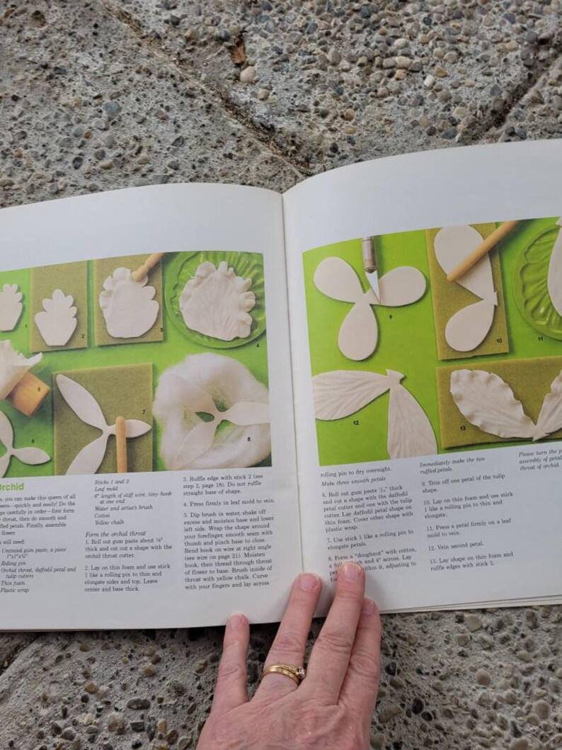 Vintage Book Wilton Makes It Easy To Create Beautiful Gum Paste Flowers A Wilton How-To Book image 6